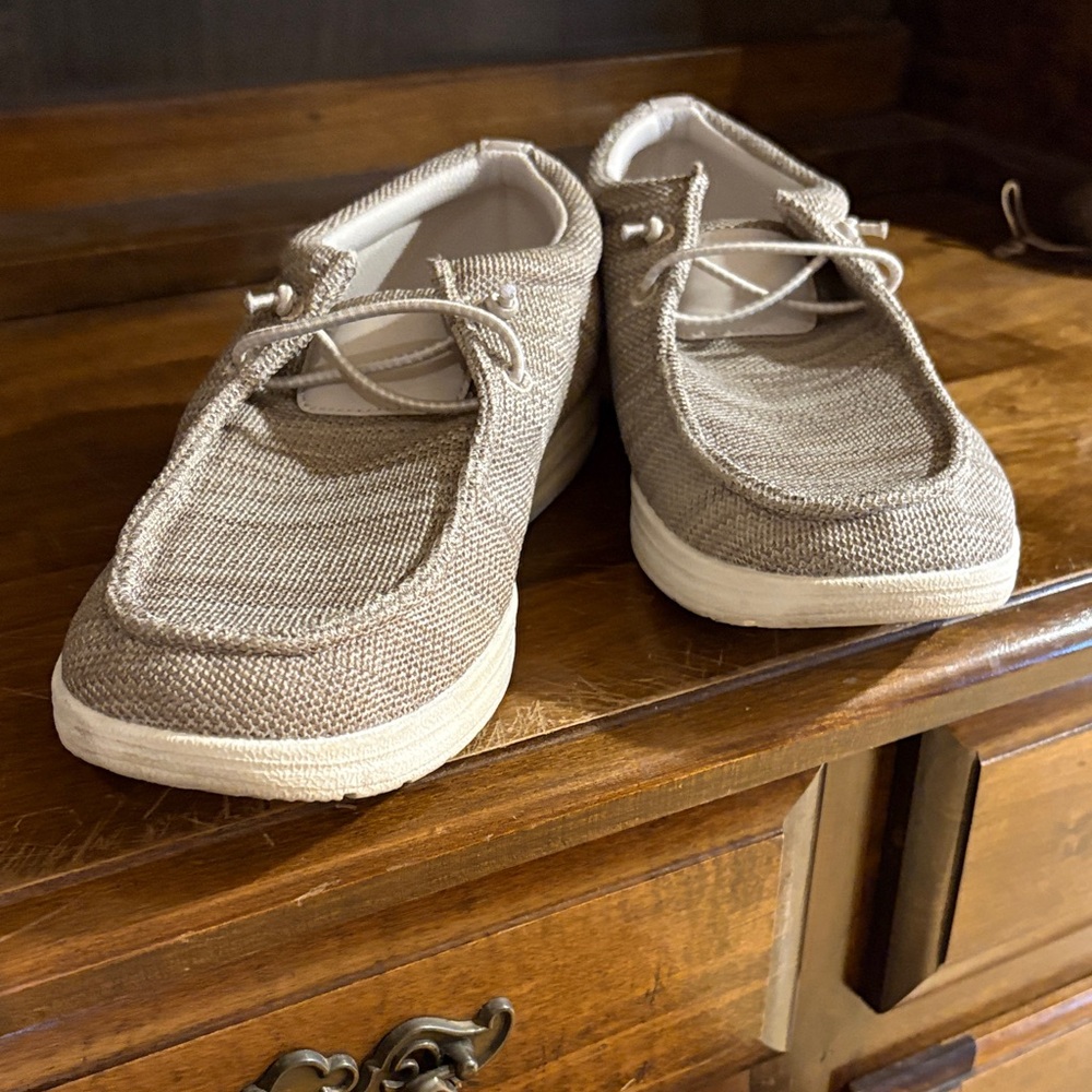 Men’s Old Navy- summer sneaker - size 10